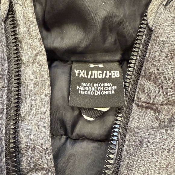 Under Armour Boys Gray Puffer Jacket - Picture 3 of 5